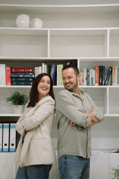 eme3_Mesa de trabajo 1 (1) (1) Ana y Víctor, de EME Consultores, gestoria y asesoria para autónomos, pymes y particulares